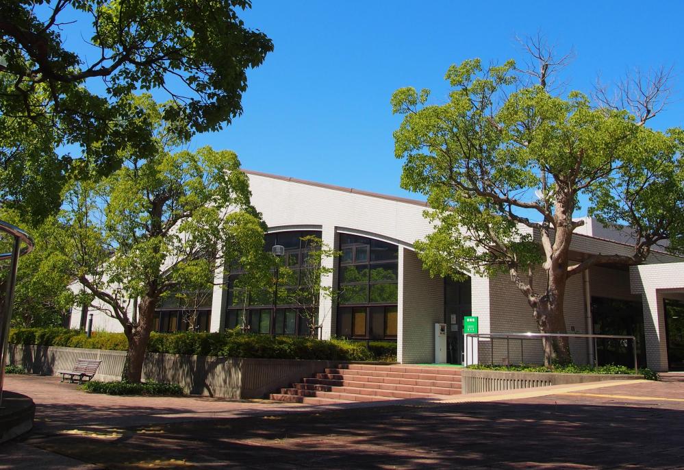 神戸市外国語大学